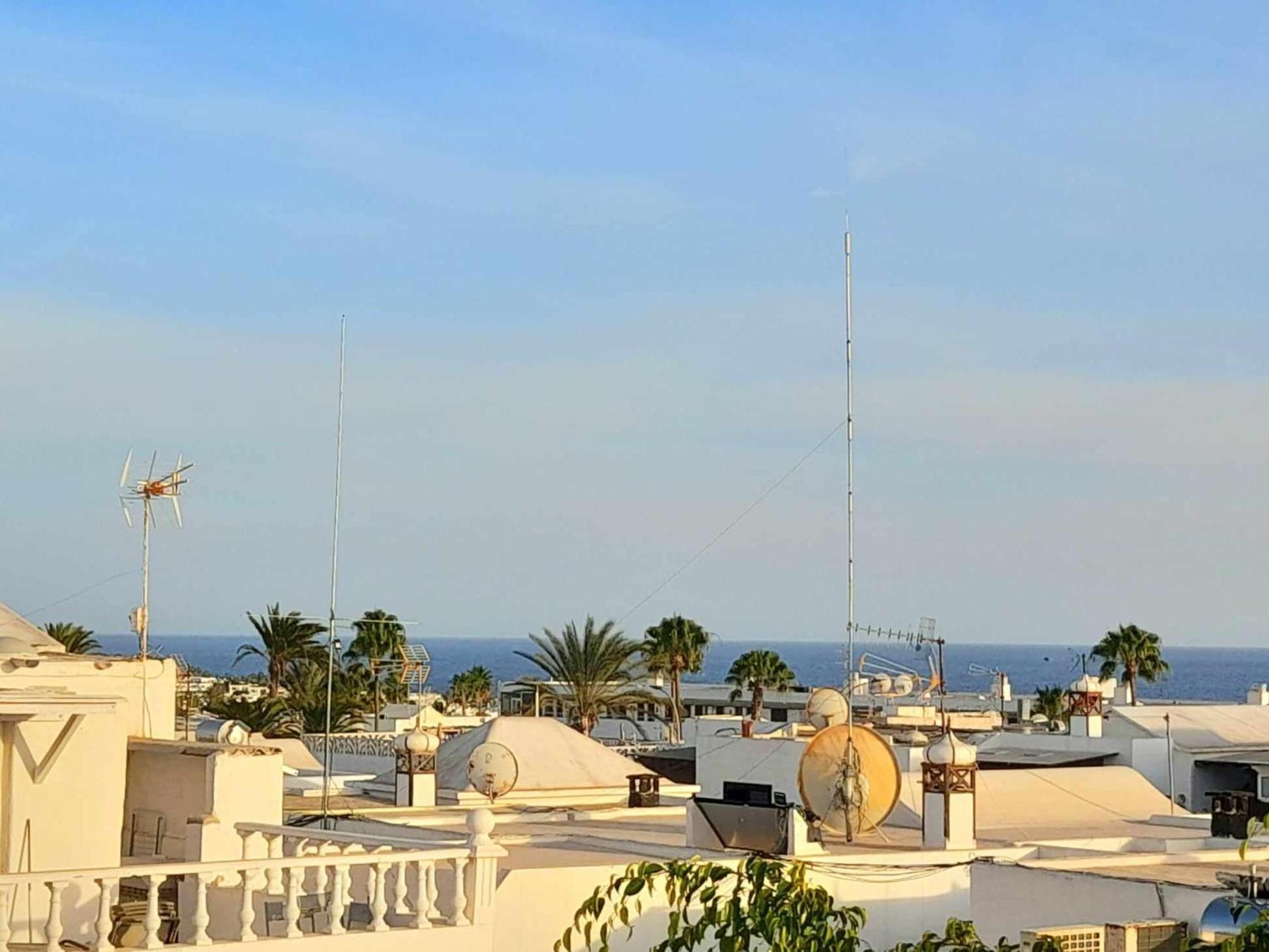 Apartment Vincent, Cozy And Sunny Over The Rooftops Puerto del Carmen  Bagian luar foto